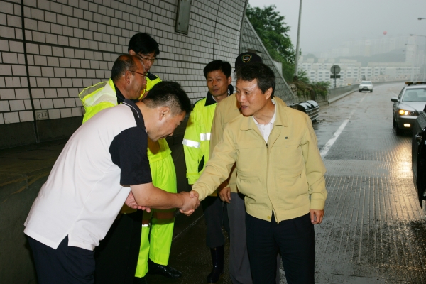 서울~춘천민자고속도로 수해현장 순시 - 포토이미지